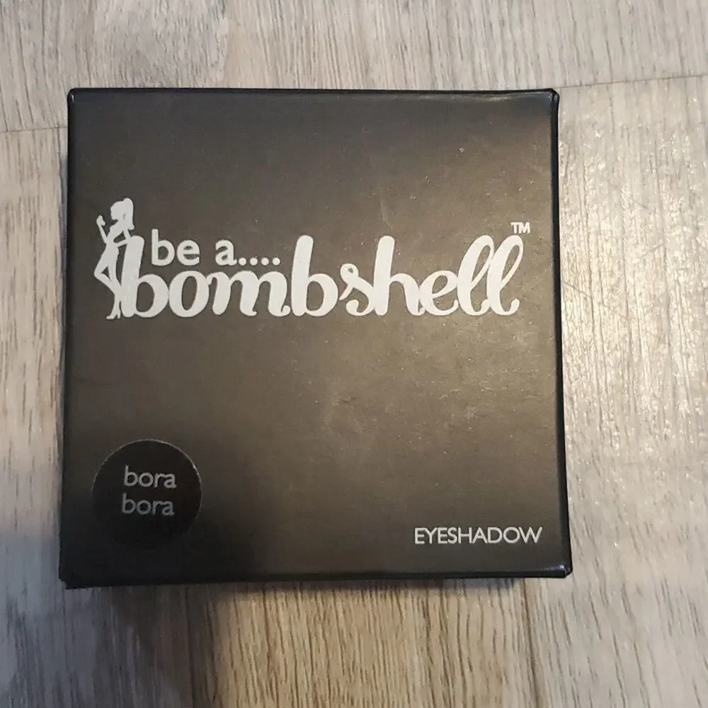 𝅺Be a bombshell cosmetics bora bora eyeshadow